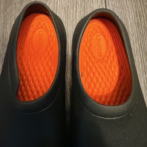 CROCS non slip work clogs - Picture 4 of 7